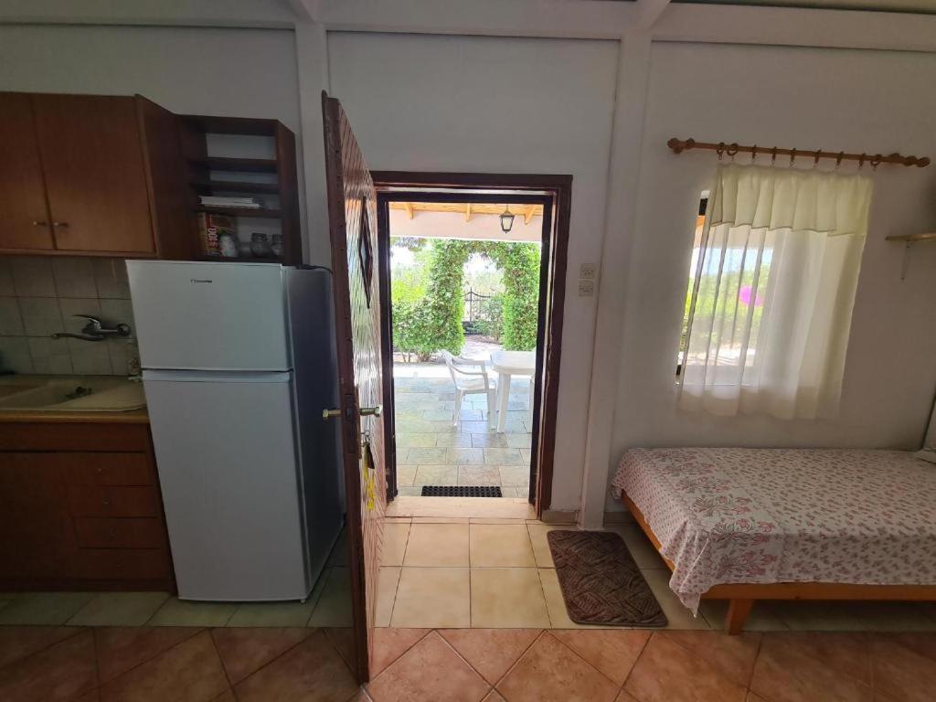 Το Κτήμα Της Ελιάς Του Τάκη Hostal Paralia Demonias Exterior foto